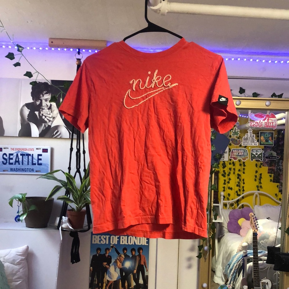 Nike size large red/orange short sleeve shirt